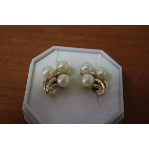 367 - Pearl Drop Earrings