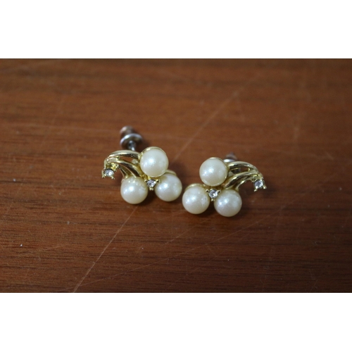 367 - Pearl Drop Earrings