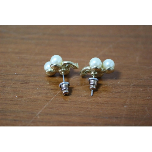 367 - Pearl Drop Earrings