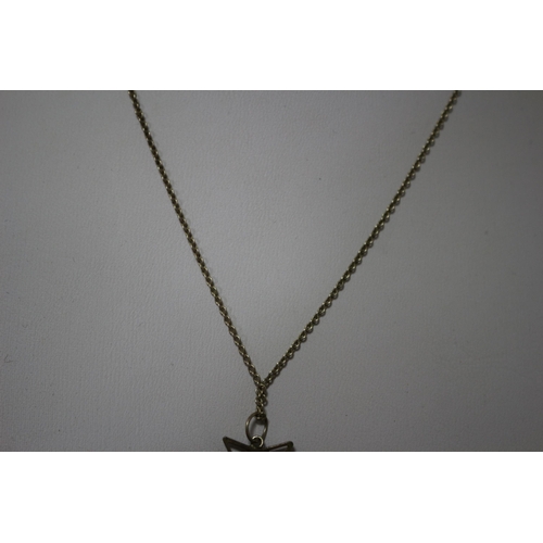 379 - Silver Chain with Filigree Pendant, 2.8g