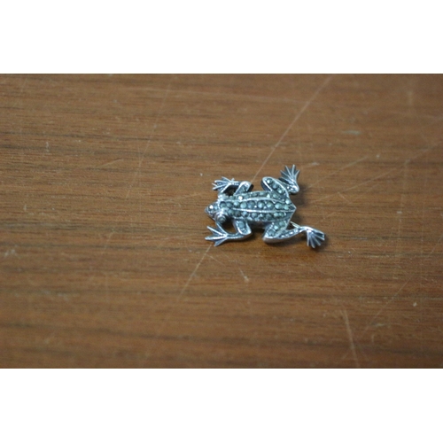 390 - 2x Frogs including Letter Opener and 925 Brooch