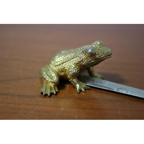 390 - 2x Frogs including Letter Opener and 925 Brooch