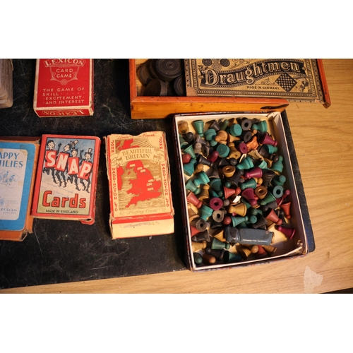 400 - Vintage Games including Dominoes, Drafts etc