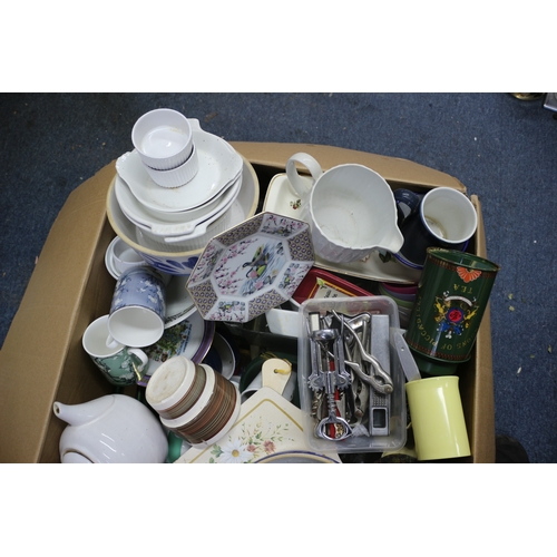 100 - Huge Mixed Lot of Kitchen Items