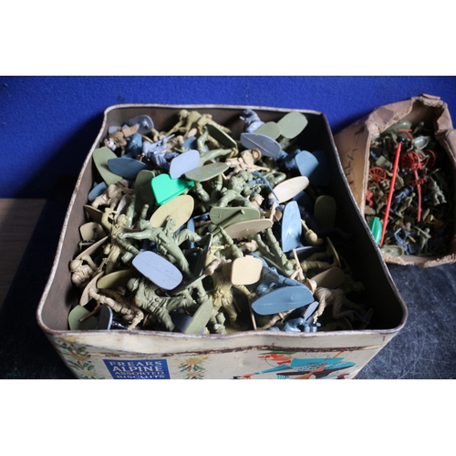 93 - 2 x Boxes of Vintage Army Figures