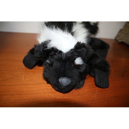 720 - Charlie Bears Pongo Skunk Puppet