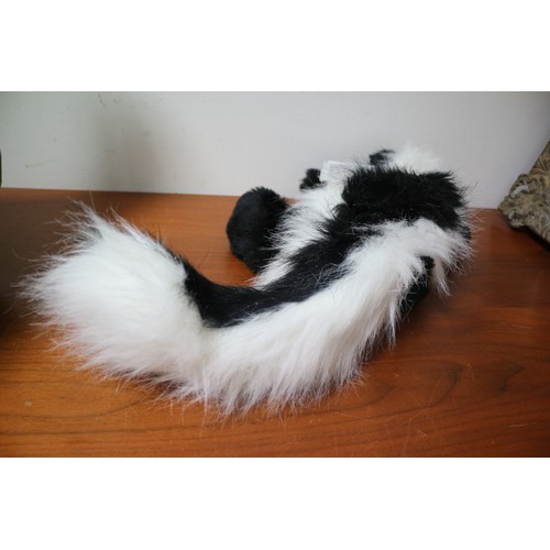 720 - Charlie Bears Pongo Skunk Puppet