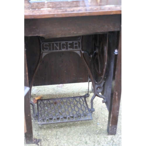 17 - Vintage Singer sewing machine with cabinet