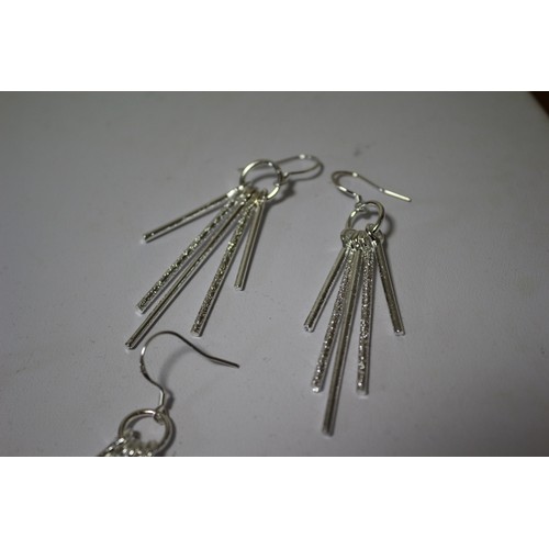 527 - 2 Pairs of Earrings