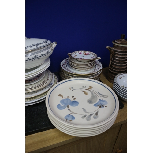 13 - LARGE MIXED LOT INCLUDING PLATES