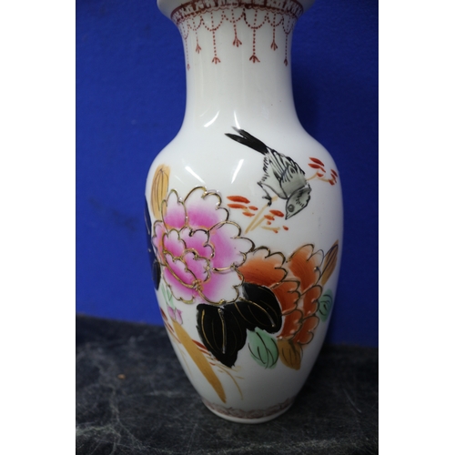 15 - HAND PAINTED CHINESE VASE, 21CM TALL