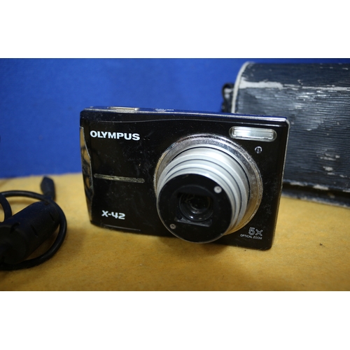 28 - WORKING OLYMPUS X-42 DIGITAL CAMERA