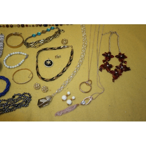 54 - Nice Bundle of Mixed Costume Jewellery plus Watches and Vintage Items