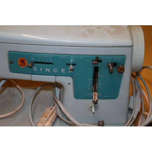 68 - Vintage Electric Singer Sewing Machine