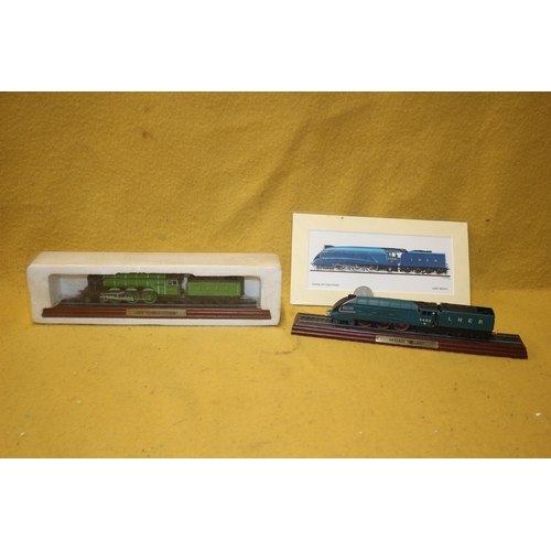 381 - 2 Trains Mallard and Flying Scotsman Models