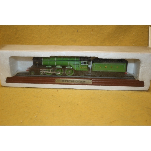 381 - 2 Trains Mallard and Flying Scotsman Models