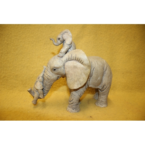 148 - Tuskers 91212 Elephants, 22cm