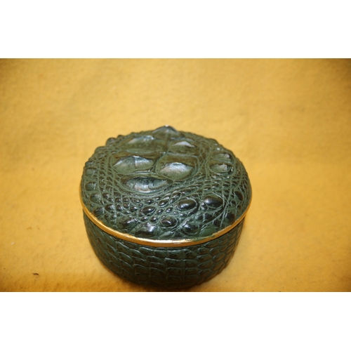 195 - Crocodile Design Lidded Pot, 13.5cm in Diameter