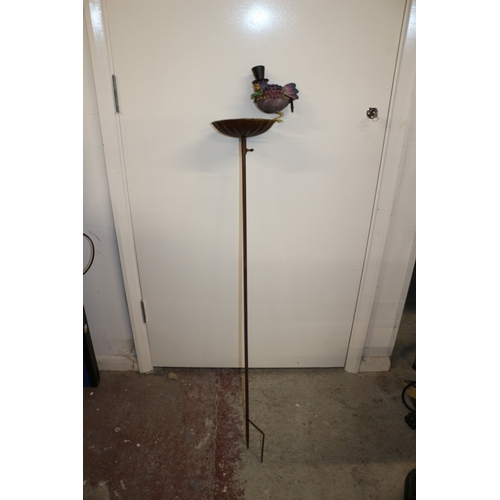 78 - Metal Bird on Pole, Top Hat Bird, 117cm Tall