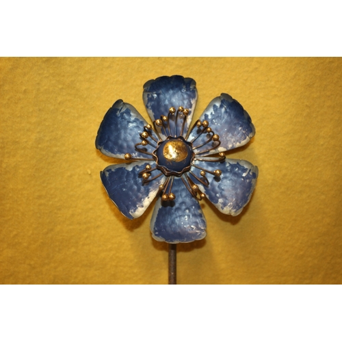 85 - Metal Flower on Pole, 90cm Tall