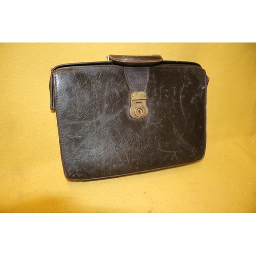 478 - Vintage School / Doctors Bag Made in England - 43cm Wide