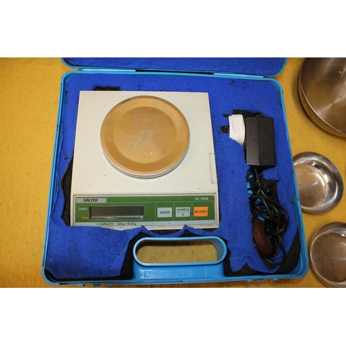 489 - Set of Laboratory Scales in Carry Case from Salter - Measures to 0.01g Accuracy