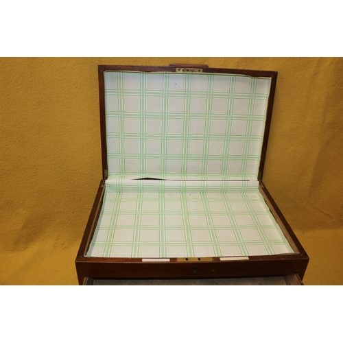 490 - Vintage Collectors Box with 2 x Drawers and Fold Open Lid