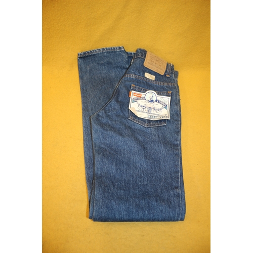 513 - Pair of Brand New Levi Strauss & Co Jeans - W28