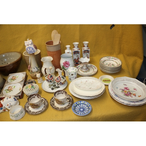 518 - Large Mixed Lot of Chinaware including Plates