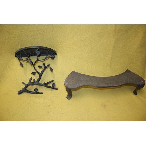 232 - Bird Wall Stand, 31cm Tall Plus Iron Stand