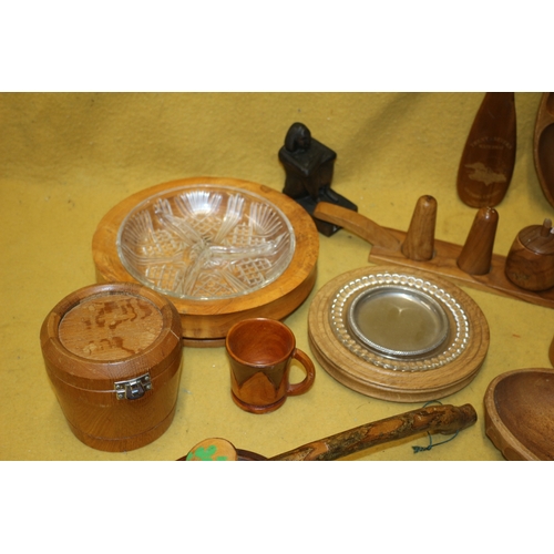 333 - Selection of Treen Items Including Some Made From Walnut