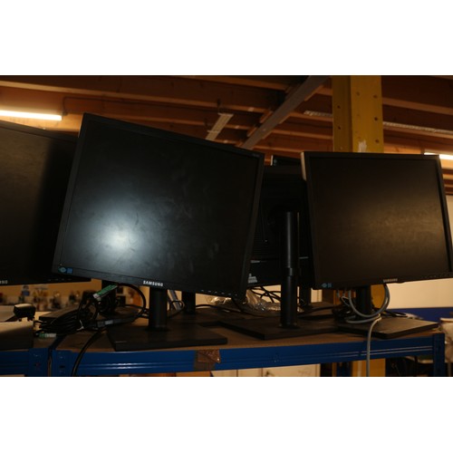 348 - 7 x Samsung TC19W1 Computer Screens / Computers