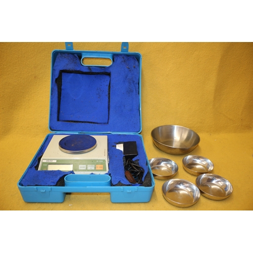 403 - Set of Laboratory Scales in Carry Case from Salter - Measures to 0.01g Accuracy