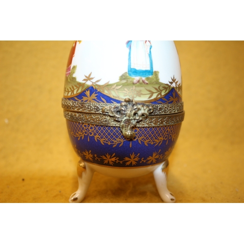 420 - Highly Decorative Egg on 3 Legs