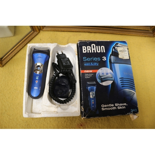 82 - Braun Series 3 Razor,Working Order & 2 Mirrors