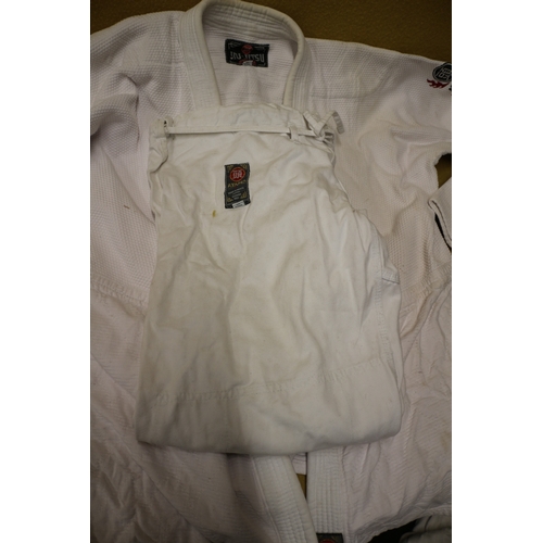 102 - Jiu Jitsu White Gi Outfits plus Large Holdall