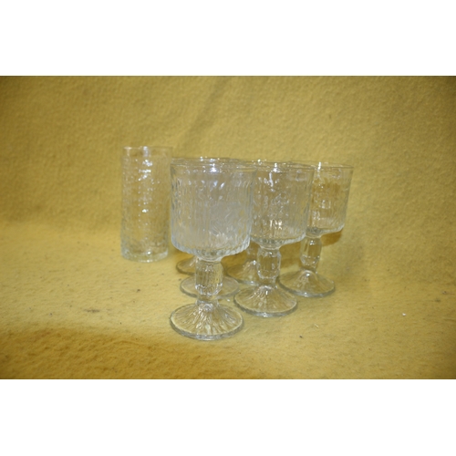 16 - Whitefriars bark design style glasses