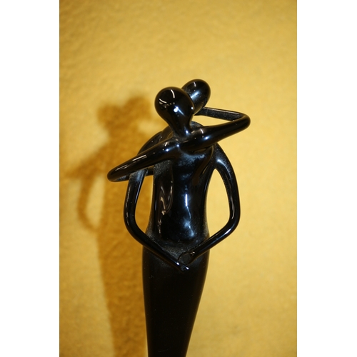 19 - Unusual glass figurine of 2 lovers, 23cm tall