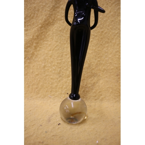 19 - Unusual glass figurine of 2 lovers, 23cm tall