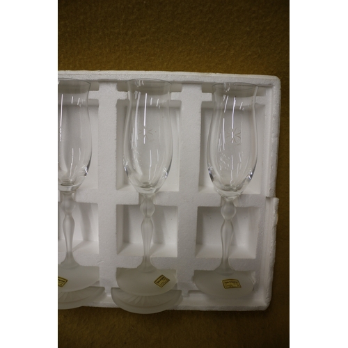 20 - x6 Inn Crystal, 24% lead crystal glasses plus coasters, boxed