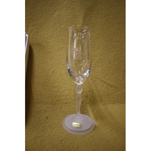 20 - x6 Inn Crystal, 24% lead crystal glasses plus coasters, boxed