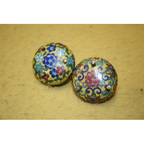 32 - x2 vintage cloisonné pots, 4.5cm diameter