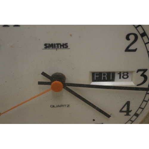 42 - Vintage Smiths battery powered clock