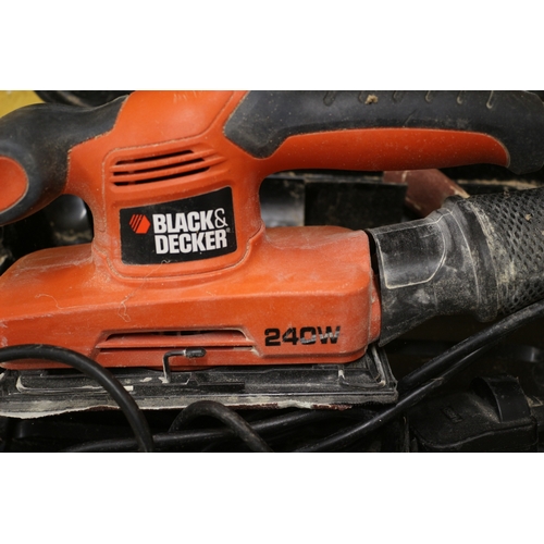 47 - Black and Decker sander