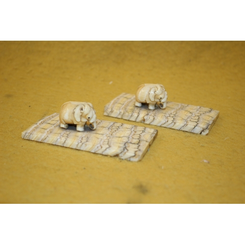 69 - 2 x Stone Elephants - 9.5cm Long