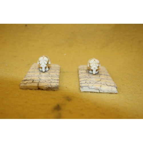 69 - 2 x Stone Elephants - 9.5cm Long