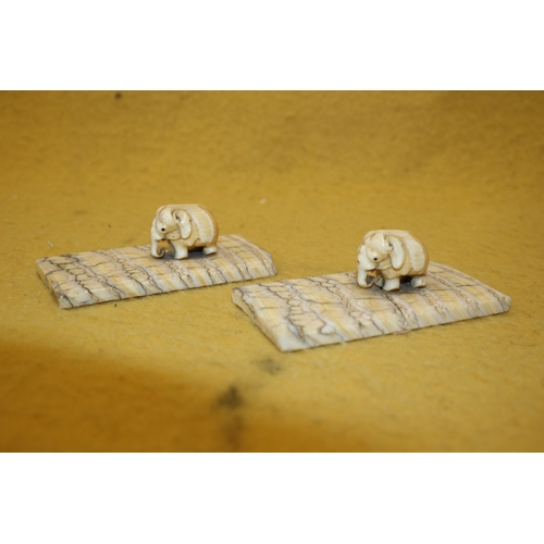 69 - 2 x Stone Elephants - 9.5cm Long