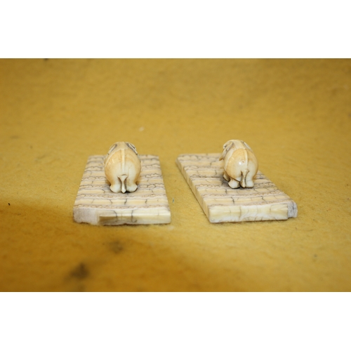 69 - 2 x Stone Elephants - 9.5cm Long