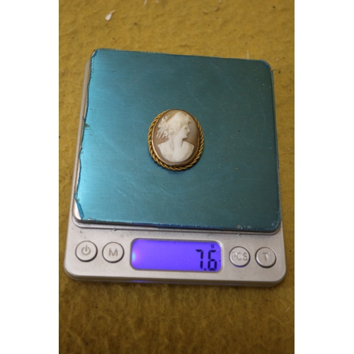 75 - Vintage Cameo in a 9ct Gold Casing - 7.6g Total Weight