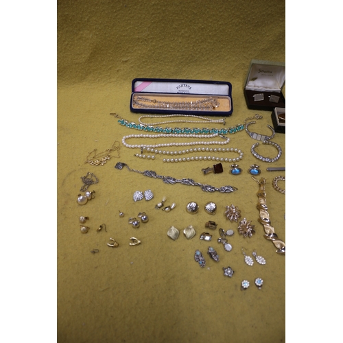 81 - Selection of Nice Costume Jewellery including Several Vintage Pieces